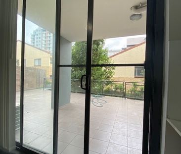 6/5-13 Virginia Street, ROSEHILL NSW 2142 - Photo 2