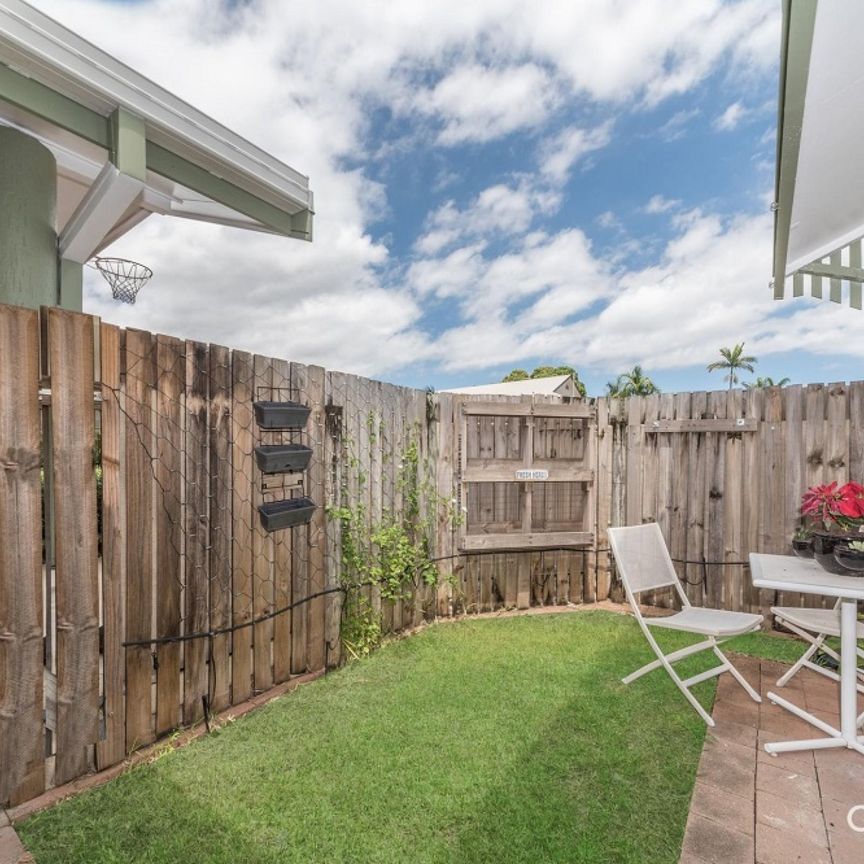 Charming Townhouse Oasis in Railway Estate - Photo 1