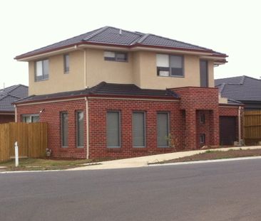 Spacious Townhouse In Ashfield Estate - Photo 1