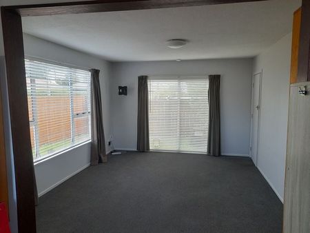 Sunny 2 bedroom, small garden, with BBQ area - Photo 2