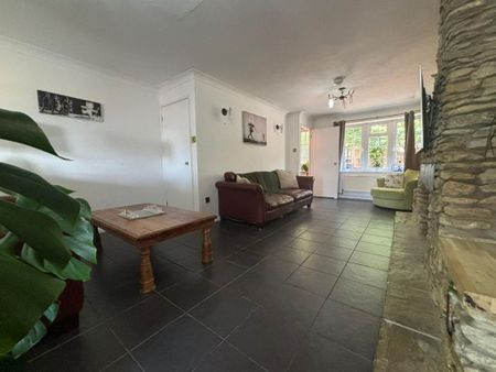 4 bedroom detached house to rent - Photo 3