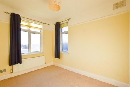 3 bedroom end of terrace house to rent - Photo 4