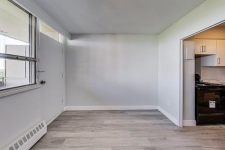 For Lease - 65 Thorncliffe Park Drive Unit# 1404, Toronto, Ontario - Photo 2