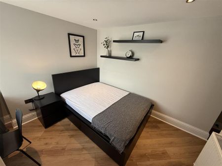 1 bedroom in a house share to rent - Photo 3