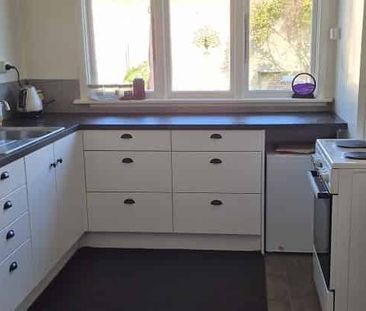 Charming 3BR Oamaru Home for Rent - Photo 2
