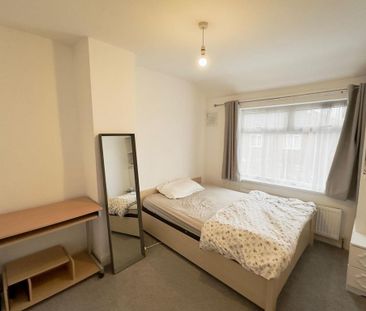 3 bedroom semi-detached house to rent - Photo 5