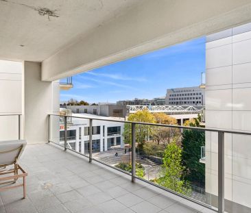 Modern Luxury Within The Heart Of Canberra - Photo 3
