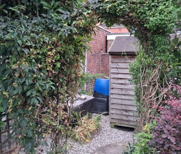 2 bedroom semi-detached house to rent - Photo 2