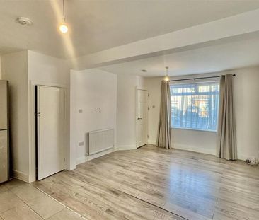 2 bedroom semi-detached house to rent - Photo 3