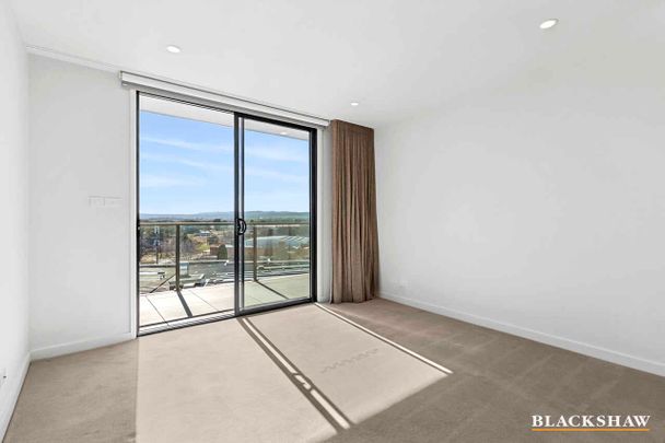 Two bedroom apartment in ideal location - Photo 1