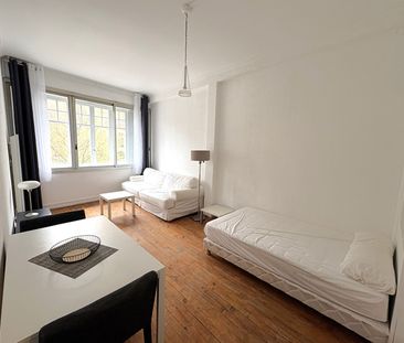 TOULOUSE - SAINT-ETIENNE - T1BIS rénové et meublé Vue Cathédrale, - Photo 2