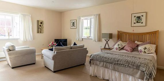 1 bedroom retirement property to rent - Photo 2