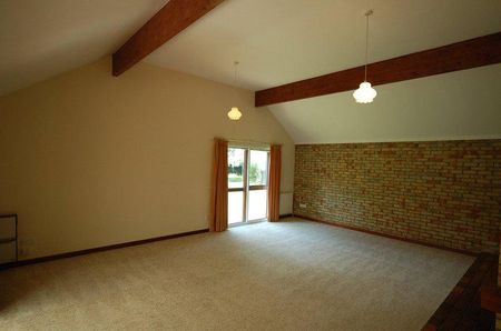 4 bedroom detached house to rent - Photo 4