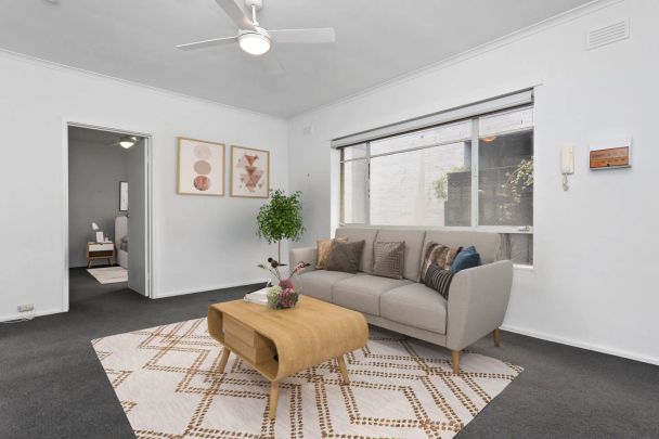 Homely abode in the heart of St Kilda - Photo 1