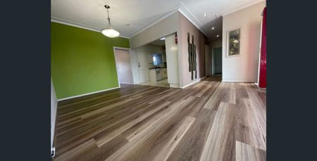 Lovely 4 Bedroom Home in Great Macquarie Fields Location&excl;&excl; - Photo 5