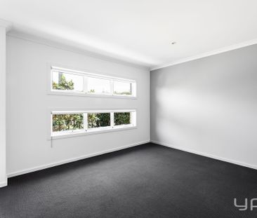 MODERN TOWNHOUSE, CENTRAL WERRIBEE - Photo 3