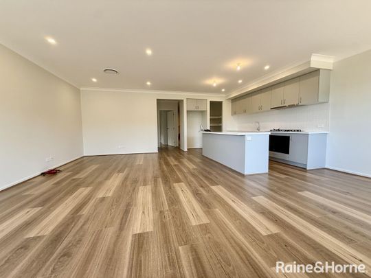 Upgraded brand new 5 Bedroom house for rent - Photo 1