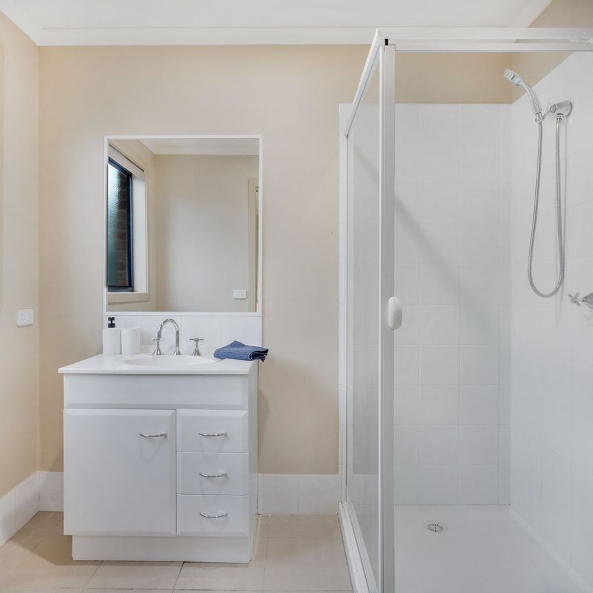 Stylish, Fully Furnished Townhouse - Photo 1