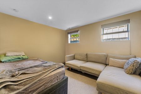 Cosy two-bedroom unit in great Avondale Heights location - Photo 4