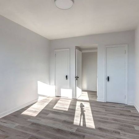 5830 Côte Saint Luc Road - Beautiful 2-Bedroom Apartment for Rent - Photo 4