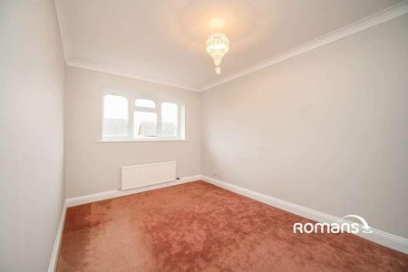 Ryves Avenue, Yateley, Hampshire, GU46 - Photo 3