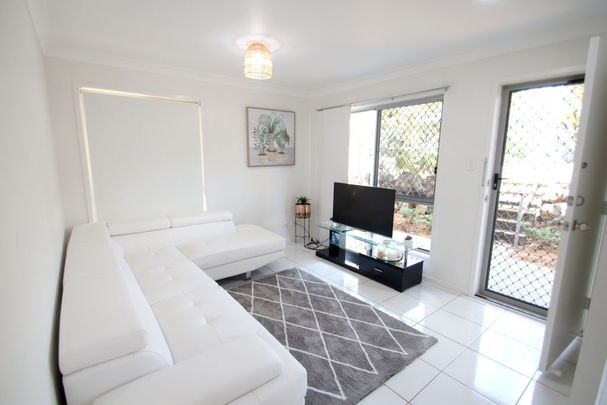RENOVATED AND FULLY FURNISHED SPACIOUS TOWNHOUSE WITH VIEWS IN THE PACIFIC PARKSIDE COMPLEX!! - Photo 1
