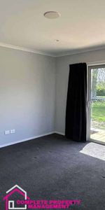 Spacious Executive Family Home - Springdale - Photo 4