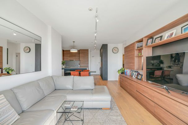 Fully Furnished Designer Penthouse Apartment With Views - Photo 1