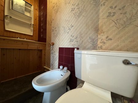 3 Bedroom Terraced - Photo 3