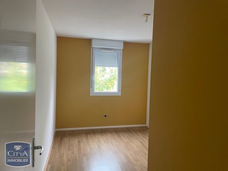 Location Appartement 4 pièces 74m² PARAY LE MONIAL 71600 - Photo 2