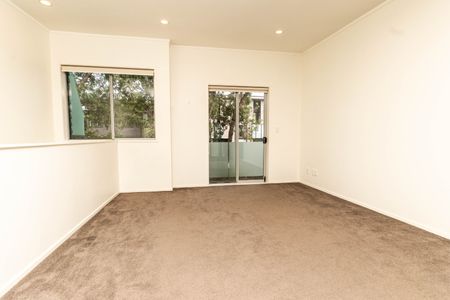 Charming Two-Level Townhouse for Rent! - Photo 3