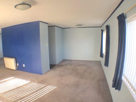 Low maintenance 3 bedrooms - Photo 2