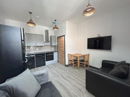 2 bedroom flat to rent - Photo 2