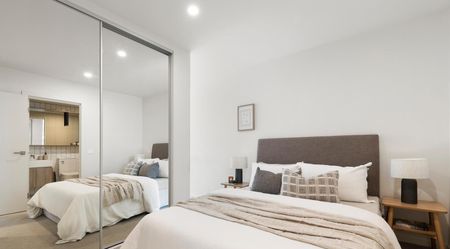 Contemporary Living - Photo 3