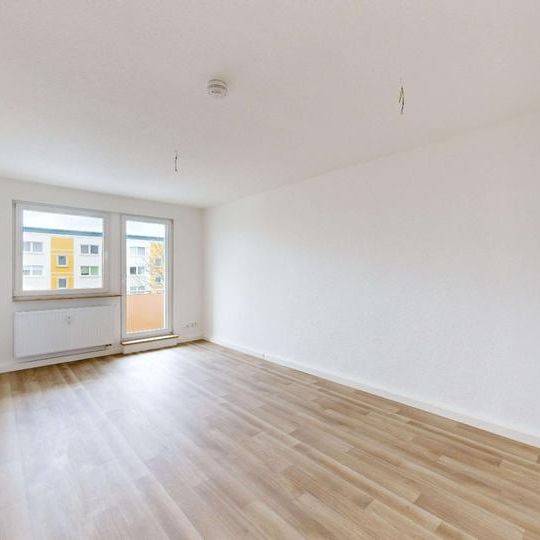 Ihr werdet diese 2-Raum-Wohnung lieben! Komfortabel saniert mit großem Bad und Südbalkon ab Mai 2026 - Foto 1