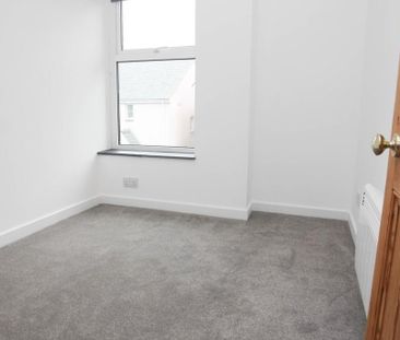3 bedroom end of terrace house to rent - Photo 6
