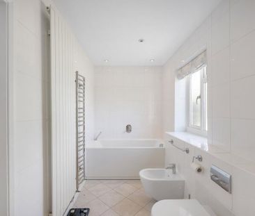 4 bedroom detached house to rent - Photo 3
