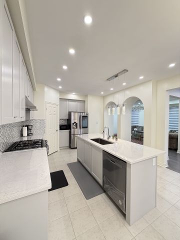 For Lease - 1207 Drinkle Crescent, Oshawa, Ontario - Photo 2