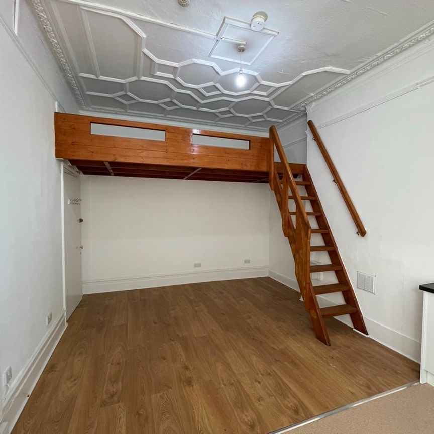 Studio Flat, Brondesbury Villas, NW6 - Photo 1