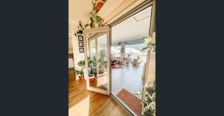 Modern Apartment, Coastal living - Photo 3