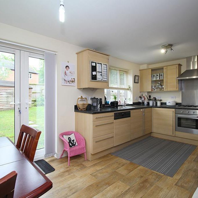 3 bedroom semi-detached house to rent - Photo 1
