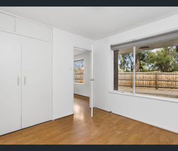 Spacious one-bedroom apartment located on the ground floor. - Photo 1