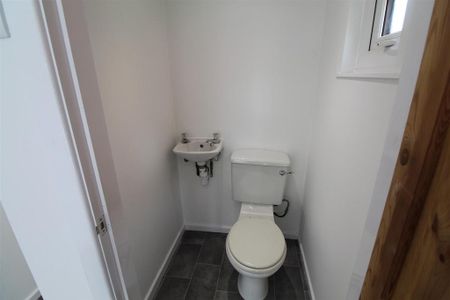 3 bedroom terraced house to rent - Photo 5