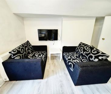 3 bedroom end of terrace house to rent - Photo 3