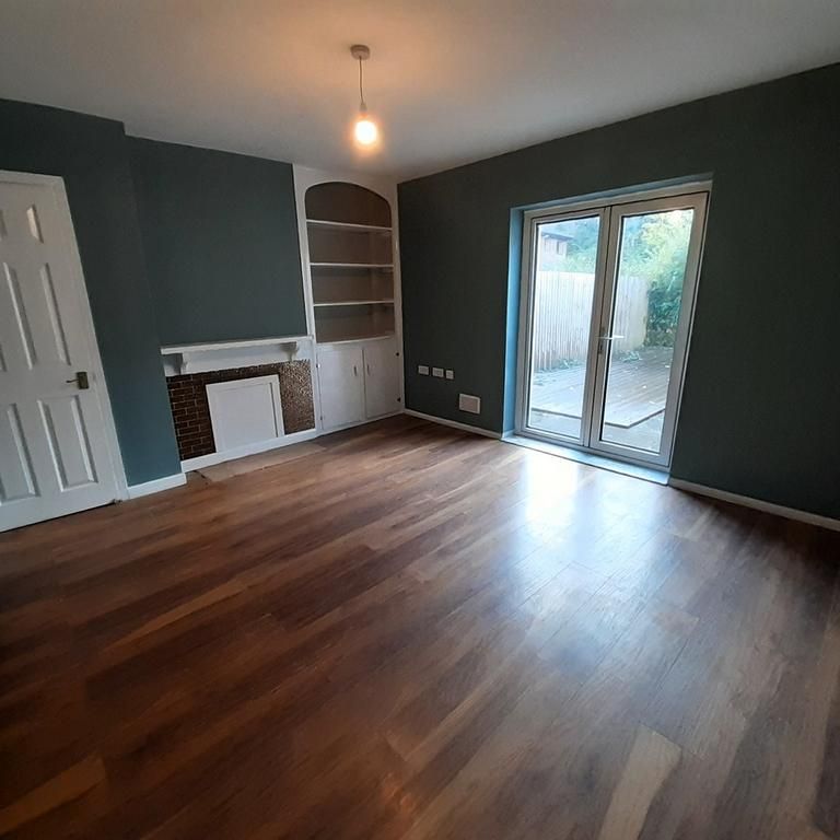 4 bedroom semi-detached house to rent - Photo 1