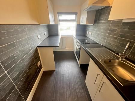 1 bedroom Flat To Let - Photo 5