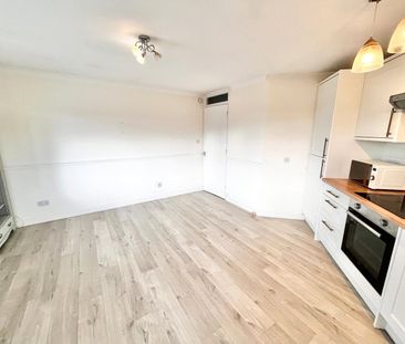 Lundy Close, Southend-on-Sea, Essex, SS2 6HB - Photo 2