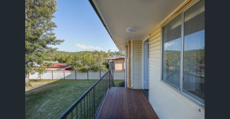 Charming Family Home in Prime Silkstone Location!! - Photo 5