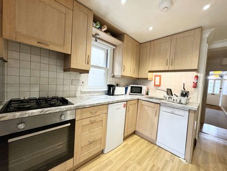 A Lovely House share in Hampshire - Photo 4