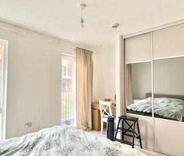 Colindale Gardens 2 Room 1 Room 2 Room 3 Room 4 - Photo 6